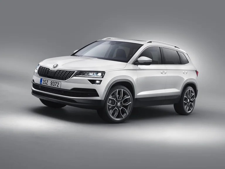 Škoda Karoq в студии, передняя часть